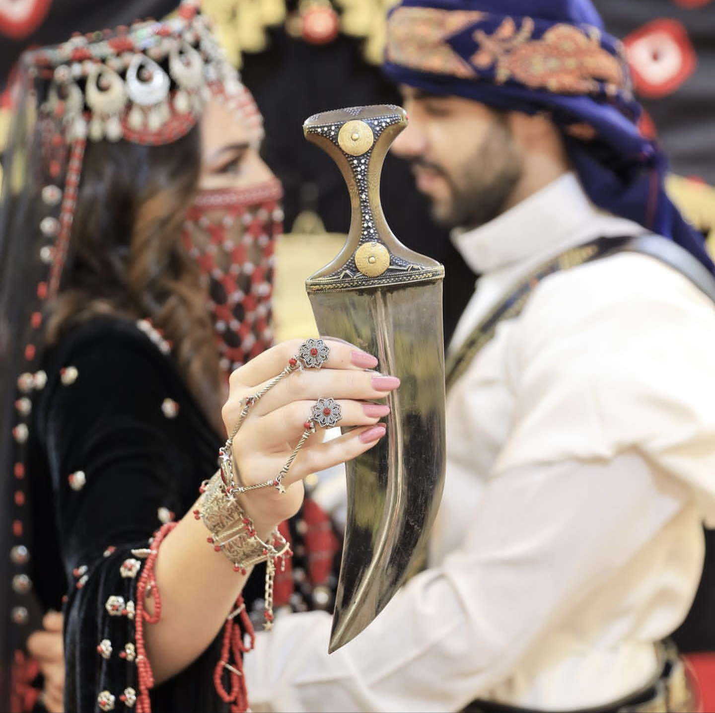 تفاصيل الجنبية والمجوهرات الفضية